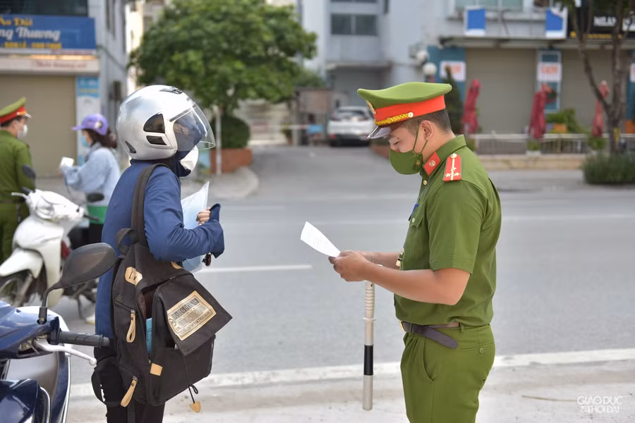 Hà Nội: Mạnh tay xử phạt người dân ra đường không có lý do chính đáng ảnh 2