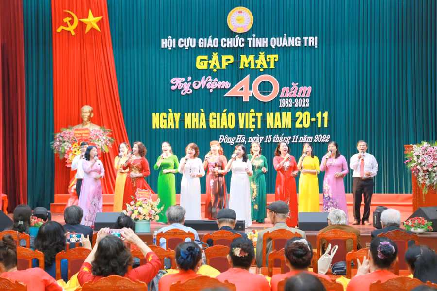 Hội cựu giáo chức Quảng Trị gặp mặt nhân Kỷ niệm ngày Nhà giáo Việt Nam. Hội cựu giáo chức Quảng Trị gặp mặt nhân Kỷ niệm ngày Nhà giáo Việt Nam.
