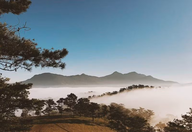 Đồi Đa Phú là địa điểm được nhiều người tìm đến để "săn mây".