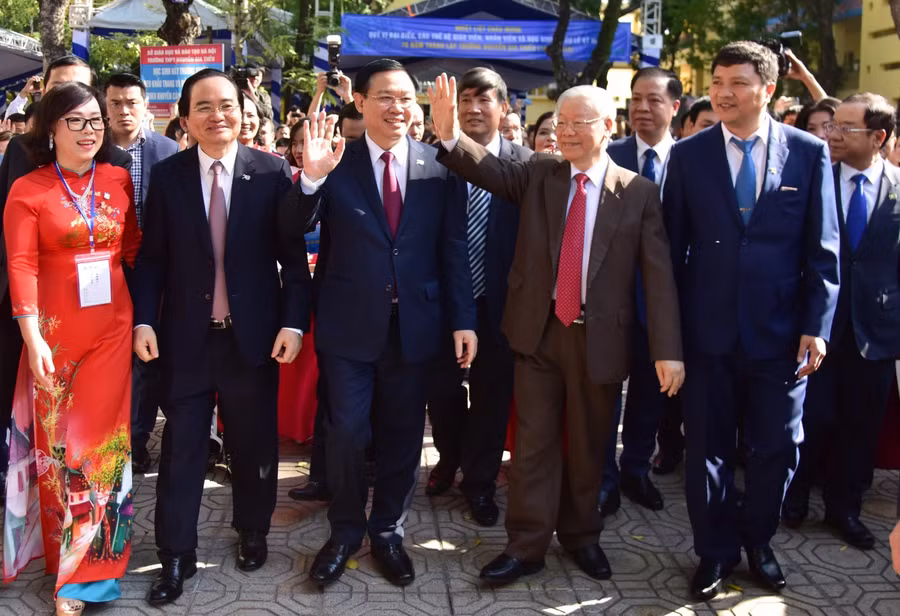 Tổng Bí thư, Chủ tịch nước Nguyễn Phú Trọng dự lễ kỷ niệm 70 năm thành lập Trường THPT Nguyễn Gia Thiều.