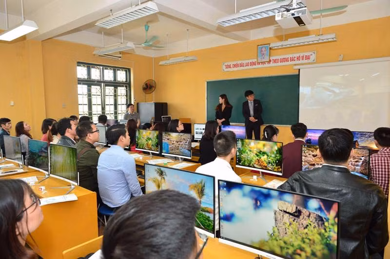 Các chuyên gia Hàn Quốc lên lớp Các chuyên gia Hàn Quốc lên lớp