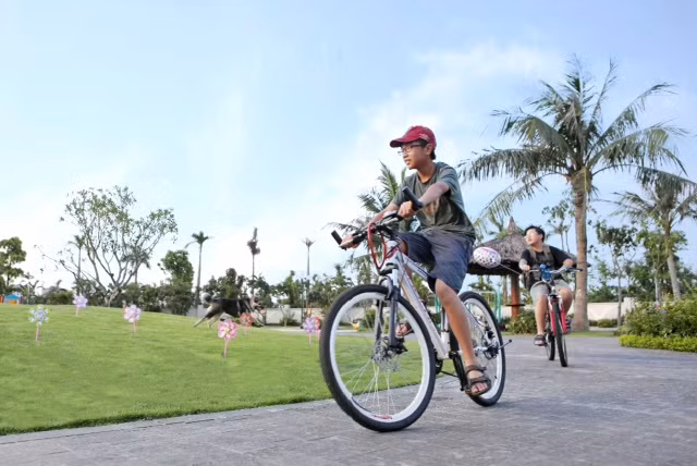 Đừng nhốt con trong nhà!