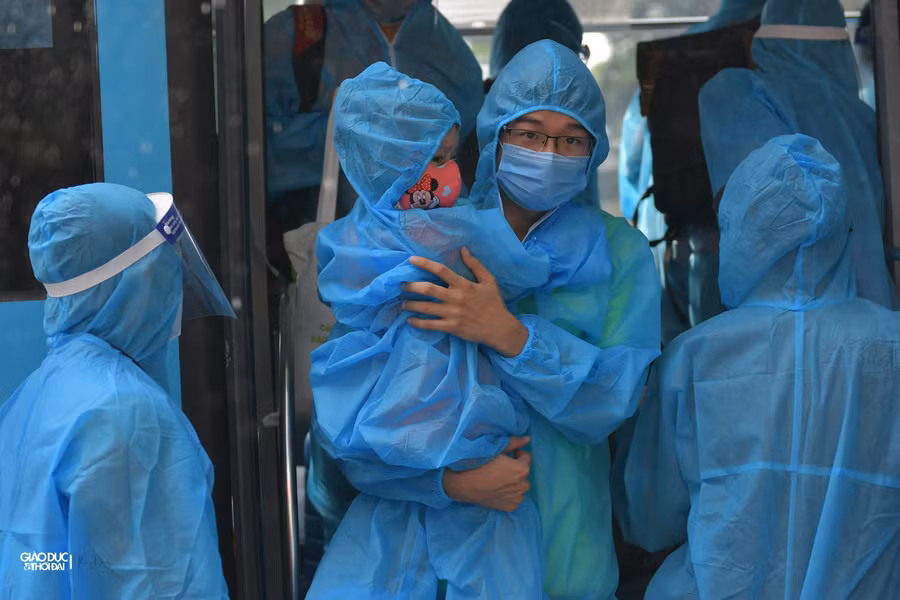 Hà Nội: Người dân Thanh Xuân Trung bóc niêm phong, mở cửa về nhà ảnh 12