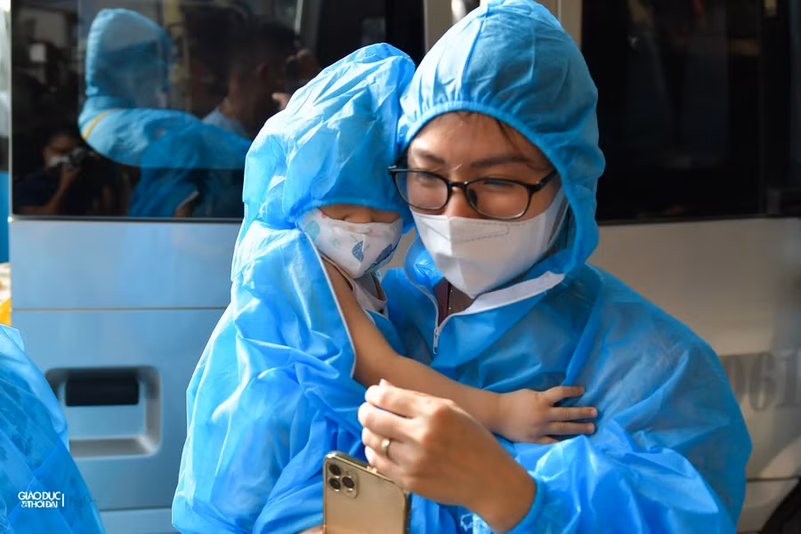 Hà Nội: Người dân Thanh Xuân Trung bóc niêm phong, mở cửa về nhà ảnh 13