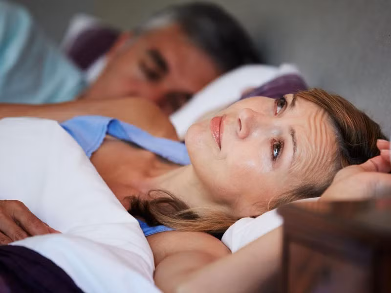 Phụ nữ mãn kinh dễ bị bốc hỏa và mất ngủ gây khó chịu