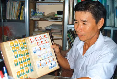 "Hai lúa chơi tem"