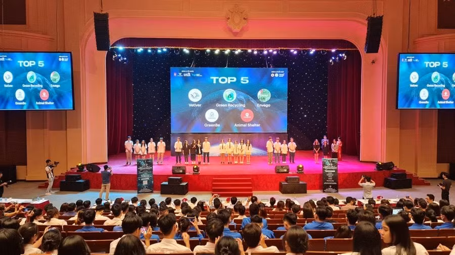 5 đội đã xuất sắc lọt vào đêm chung kết cuộc thi 'Sáng tạo tương lai xanh 2022'. 5 đội đã xuất sắc lọt vào đêm chung kết cuộc thi 'Sáng tạo tương lai xanh 2022'.