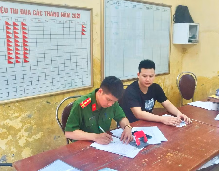 Đối tượng mang lệnh truy nã được cơ quan công an giải cứu.