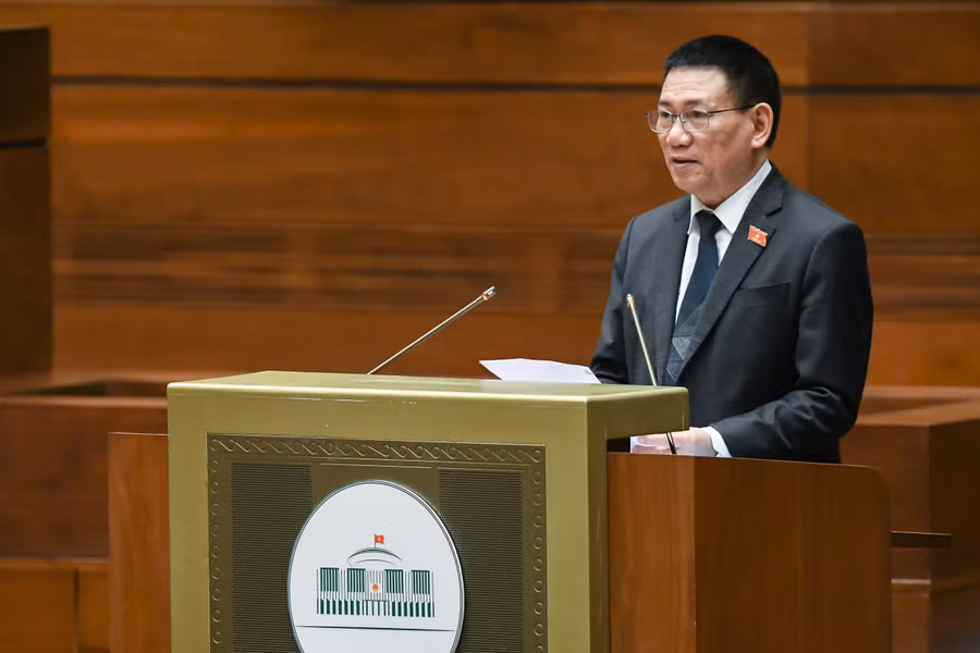 Bộ trưởng Bộ Tài chính Hồ Đức Phớc, thừa ủy quyền của Thủ tướng Chính phủ trình bày Tờ trình về việc chuyển nguồn kinh phí công tác phòng, chống dịch COVID-19 năm 2021 của các địa phương sang niên độ ngân sách năm 2022. Bộ trưởng Bộ Tài chính Hồ Đức Phớc, thừa ủy quyền của Thủ tướng Chính phủ trình bày Tờ trình về việc chuyển nguồn kinh phí công tác phòng, chống dịch COVID-19 năm 2021 của các địa phương sang niên độ ngân sách năm 2022.