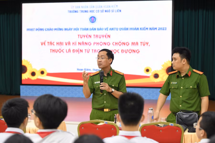 Tại tiết học những đạo cụ, hình ảnh trực quan, dễ hiểu để giúp các bạn học sinh dễ tiếp cận.