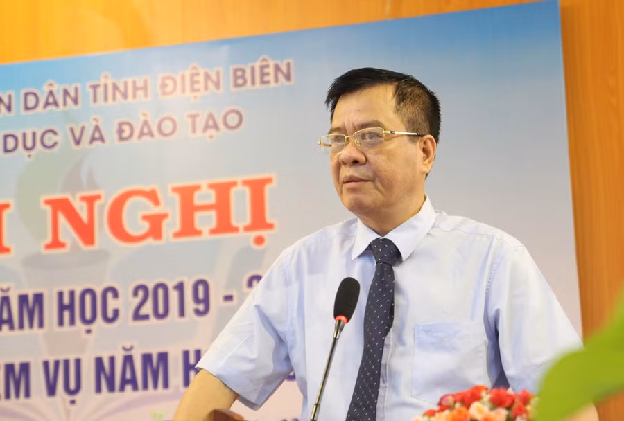 Ông Nguyễn Văn Kiên - Giám đốc Sở GD&amp;ĐT Điện Biên chủ trì hội nghị