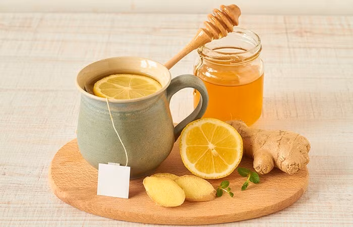 Mật ong, chanh, gừng là những nguyên liệu dễ kiếm và tốt cho cơ thể