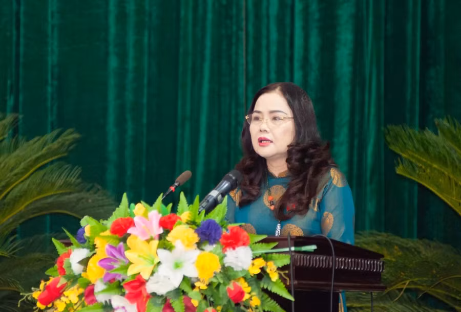 Lãnh đạo Sở GD&amp;ĐT Quảng Trị trả lời vấn đề dư luận quan tâm tại kỳ họp.