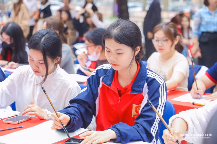 Sinh viên Trường ĐH Công nghiệp Hà Nội.
