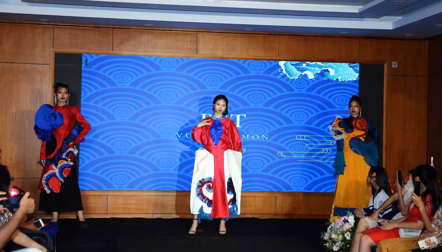 Bộ sưu tập "Vượt vũ môn".
