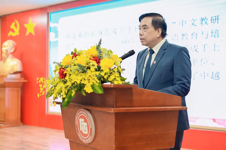 PGS, TS Bùi Anh Tuấn - Hiệu trưởng Trường ĐH Ngoại thương phát biểu khai mạc.