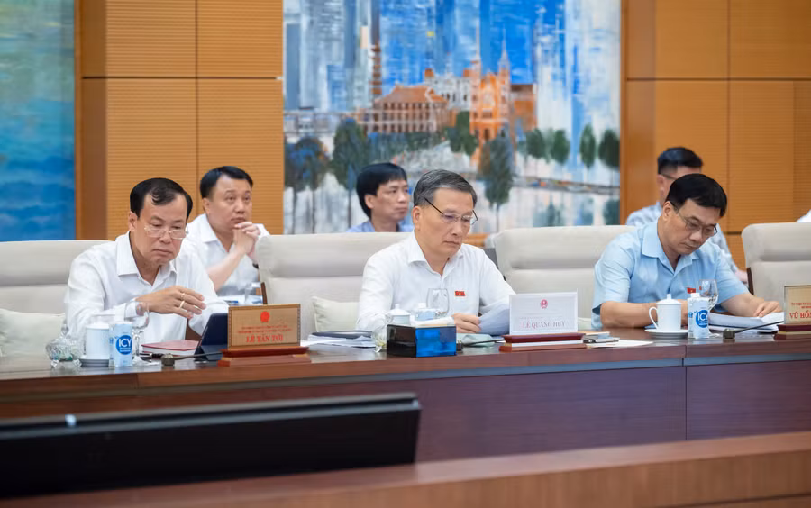 Các đại biểu tham dự phiên họp.