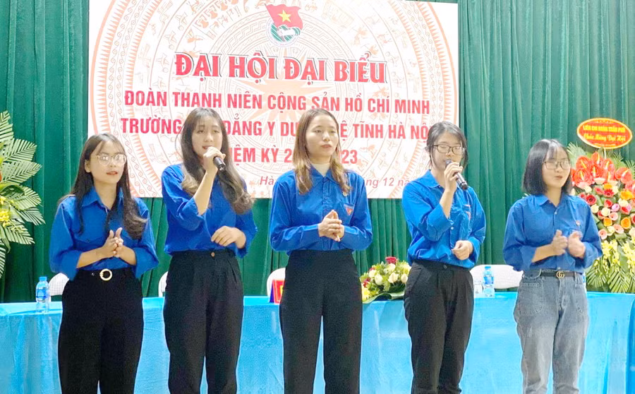 Chi bộ Đảng Trường Cao đẳng Y Dược Tuệ Tĩnh Hà Nội xác định, phát triển đảng viên mới là nhiệm vụ trọng tâm.