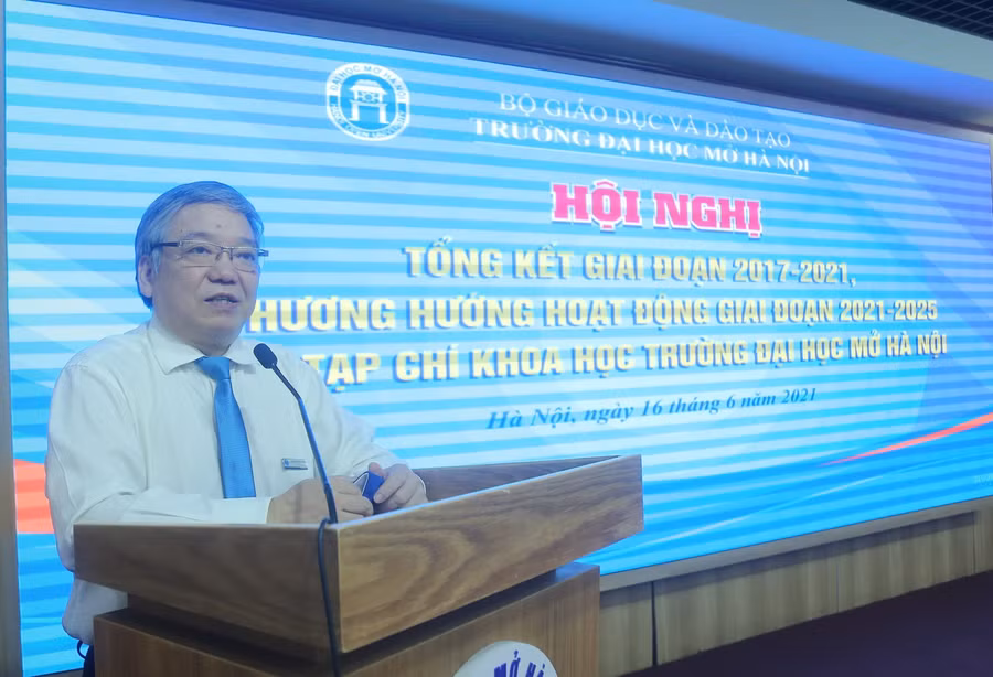 Tân Tổng biên tập Tạp chí - TS Trương Tiến Tùng phát biểu nhậm chức