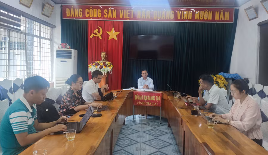 Ông Nguyễn Văn Long thông tin về việc sai sót ngữ liệu môn Ngữ văn vào lớp 10 Trường THPT chuyên Hùng vương.