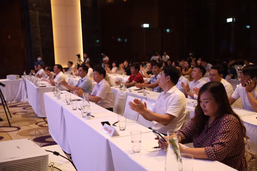 Khách mời tới tham dự sự kiện.