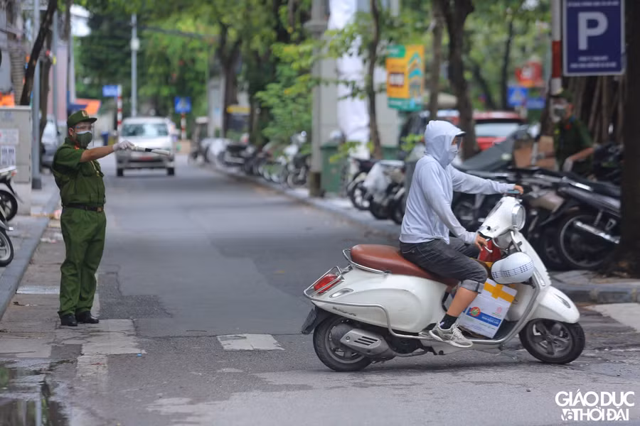 Nhiều người không chấp hành hiệu lệnh của lực lượng chức năng.