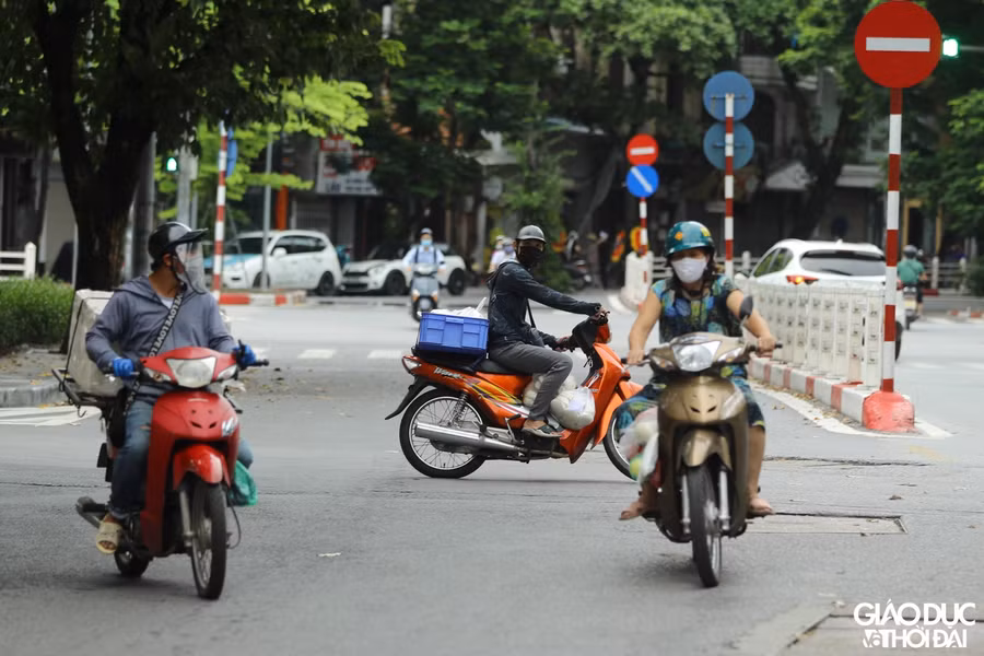 Nhiều "quái xế" ở Hà Nội bỏ chạy khi gặp tổ công tác đặc biệt ảnh 7