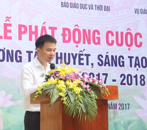 Ông Triệu Ngọc Lâm- Phó Tổng biên tập phụ trách Báo GD&TĐ thay mặt ban tổ chức công bố thể lệ cuộc thi. Ông Triệu Ngọc Lâm- Phó Tổng biên tập phụ trách Báo GD&TĐ thay mặt ban tổ chức công bố thể lệ cuộc thi.