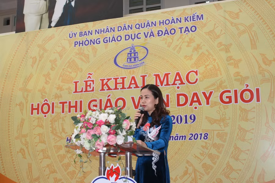 Trưởng phòng GD&ĐT Vương Hương Giang phát biểu khai mạc Hội thi Trưởng phòng GD&ĐT Vương Hương Giang phát biểu khai mạc Hội thi