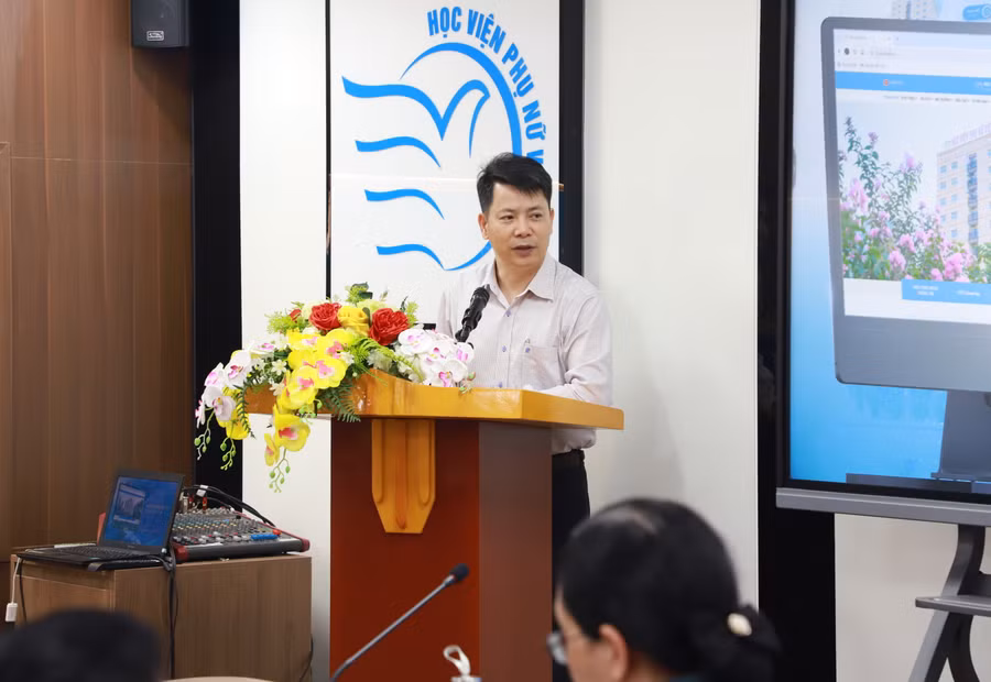 PGS.TS Trần Quang Tiến - Giám đốc Học viện Phụ nữ Việt Nam phát biểu tại buổi lễ.
