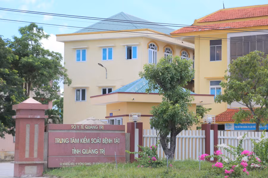 Thanh tra Quảng Trị cũng chỉ ra một số sai phạm trong quá trình mua sắm trang thiết bị y tế, vật tư, sinh phẩm, kit test xét nghiệm. Thanh tra Quảng Trị cũng chỉ ra một số sai phạm trong quá trình mua sắm trang thiết bị y tế, vật tư, sinh phẩm, kit test xét nghiệm.