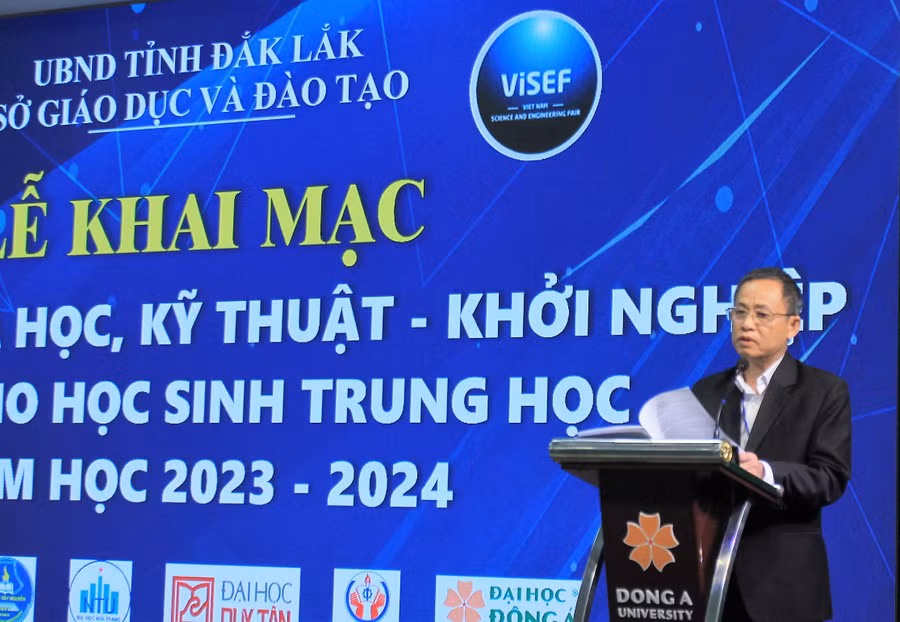 TS Đỗ Tường Hiệp, Phó Giám đốc Sở GD&amp;ĐT phát biểu bế mạc Cuộc thi cấp tỉnh. (Ảnh: TL)