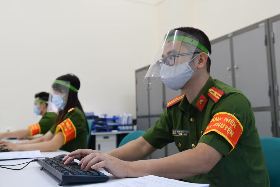 Giải quyết các thủ tục hành chính trong lĩnh vực Phòng cháy chữa cháy như cấp giấy chứng nhận thẩm duyệt; điều kiện kinh doanh; giấy chứng nhận vận chuyển hàng nguy hiểm cháy, nổ... tham gia giải quyết các văn bản, hồ sơ tồn đọng tại cơ quan, đơn vị, tư vấn về các thủ tục hành chính đẩy nhanh tiến độ giải quyết các hồ sơ của nhân dân.