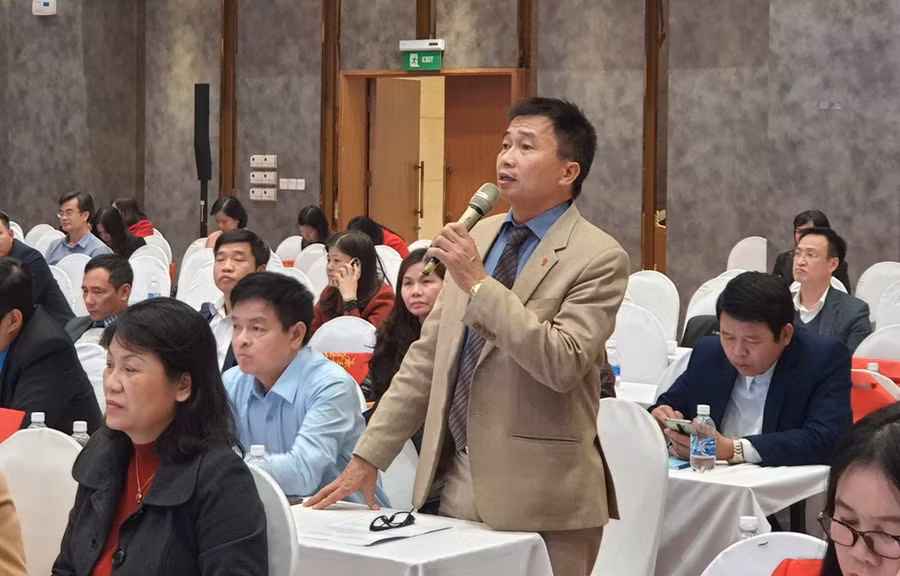 Ông Lê Trọng Thực – Chủ tịch Công đoàn Trường ĐH Nông Lâm (ĐH Huế) phát biểu thảo luận tại Hội nghị