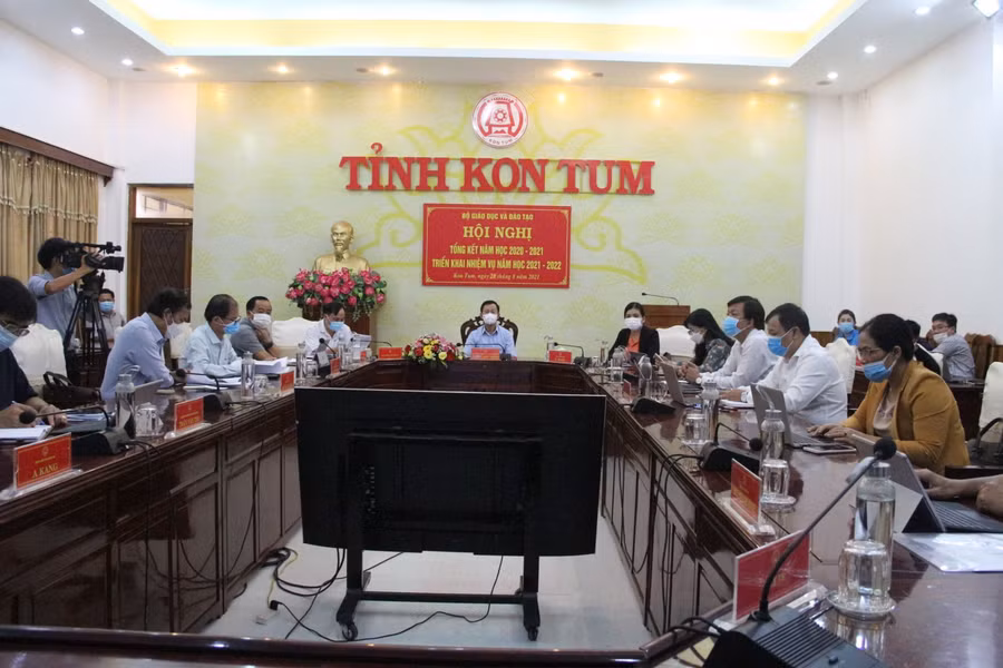 Điểm cầu Kon Tum tham gia Hội nghị Tổng kết năm học 2020-2021, triển khai nhiệm vụ năm học 2021-2022.