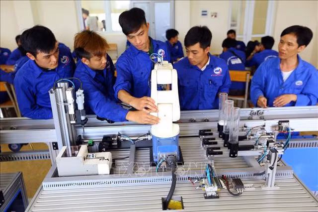 Đến năm 2025, có 1.800 cơ sở giáo dục nghề nghiệp. Ảnh minh họa/internet.