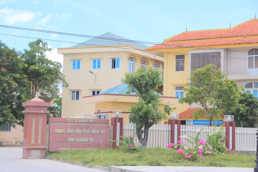 Hai cán bộ của CDC Quảng Trị đang bị tạm giữ để điều tra.