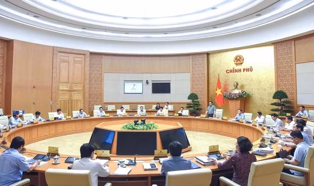Nội dung đầu tiên được thảo luận tại phiên họp là tình hình kinh tế vĩ mô từ nay đến cuối năm 2022 và những tháng đầu năm 2023 - Ảnh: VGP/Nhật Bắc.
