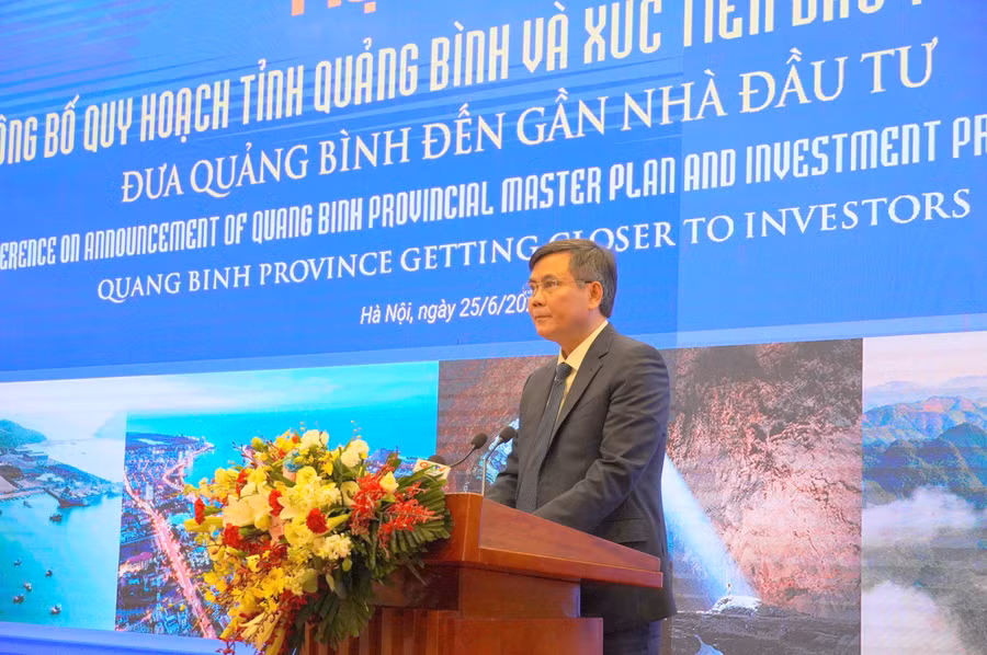 Ông Trần Thắng - Chủ tịch UBND tỉnh Quảng Bình phát biểu về những tiềm năng của địa phương.