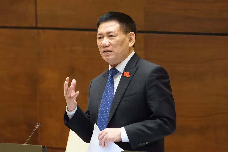 Bộ trưởng Bộ Tài chính Hồ Đức Phớc trả lời chất vấn của các đại biểu Quốc hội về giá sách giáo khoa