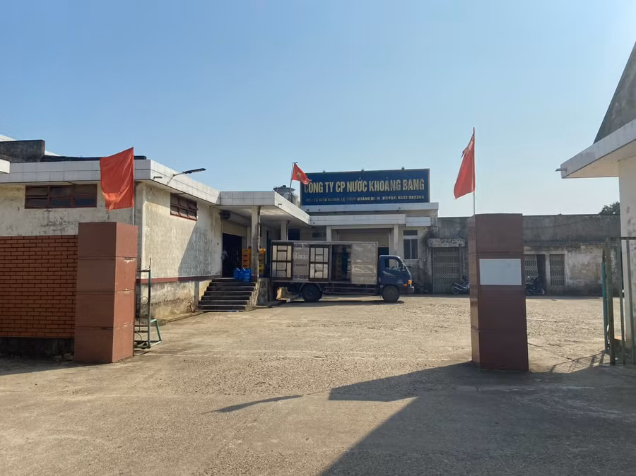 Công ty Cổ phần nước khoáng Bang đã thu hồi bình nước có sinh vật lạ. Công ty Cổ phần nước khoáng Bang đã thu hồi bình nước có sinh vật lạ.