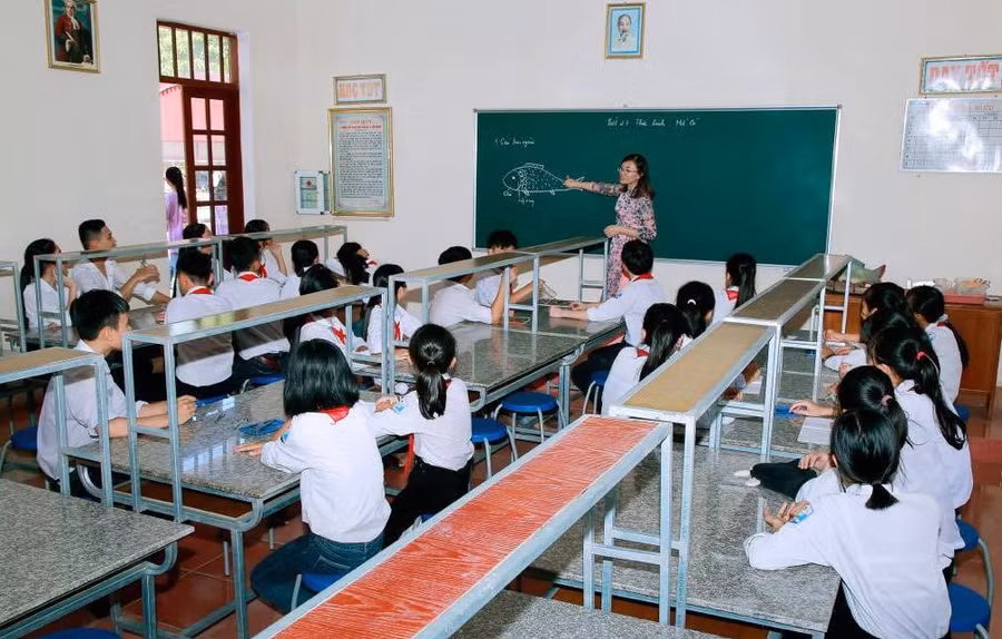 Tại Trường THCS Hải Cường, các thầy cô luôn nỗ lực dạy tốt, học sinh học tốt.