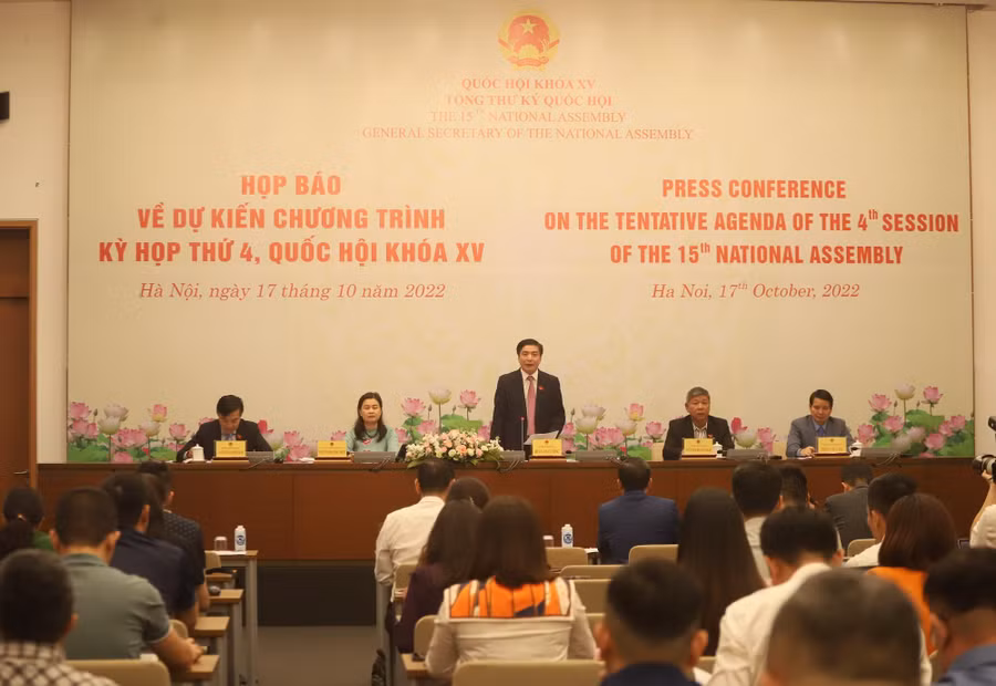 Toàn cảnh buổi họp báo.