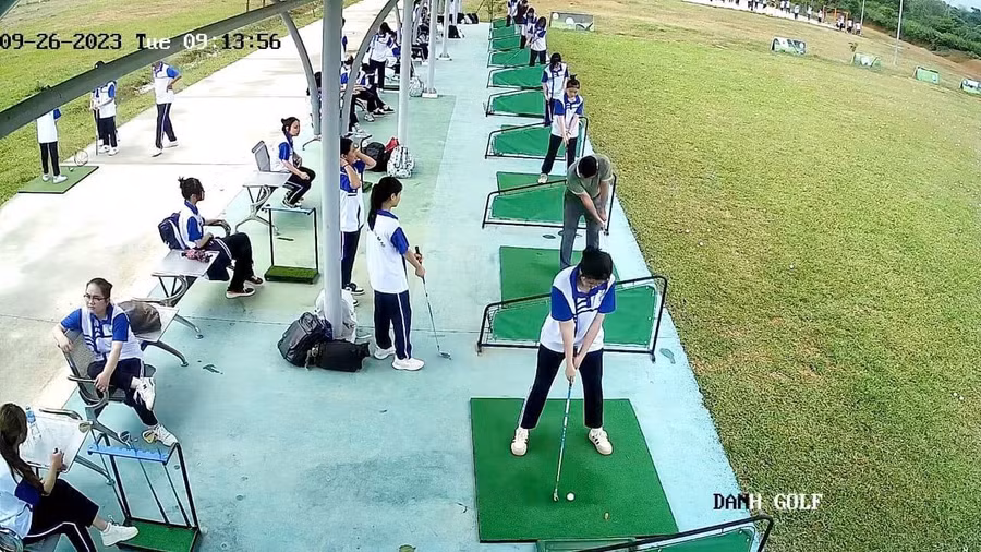 Các giờ học tập đánh golf luôn hấp dẫn nhiều bạn tham gia.