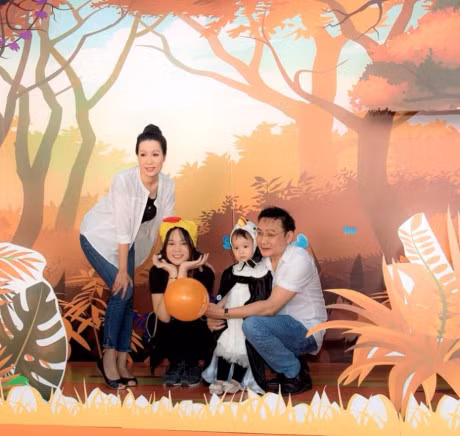 Lo anh hiem: Trinh Kim Chi tinh cam ben chong con chon dong nguoi - Anh 2