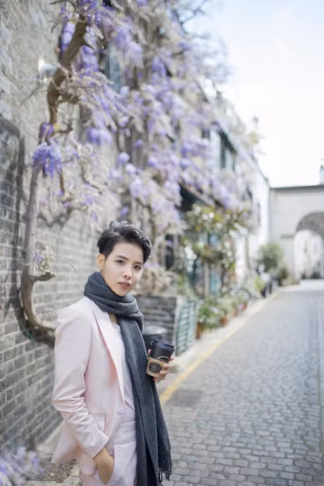 Vu Cat Tuong don tim fan voi bo hinh da phong cach tai troi Au - Anh 1