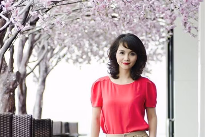 Bạn có thể lựa chọn gu thời trang công sở theo phong cách của Mai Thu Huyền