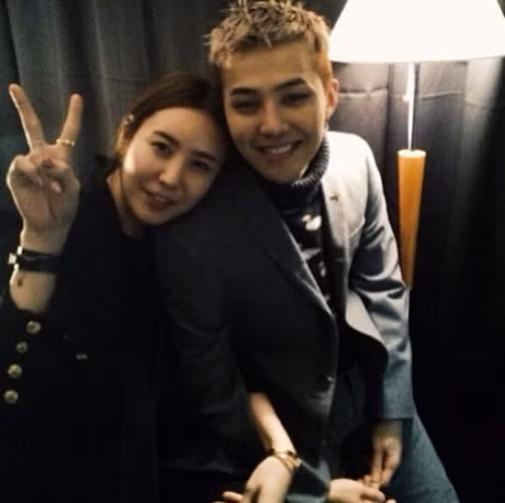 6 idol Kpop co anh chi em khac gioi giong den ngo ngang - Anh 10