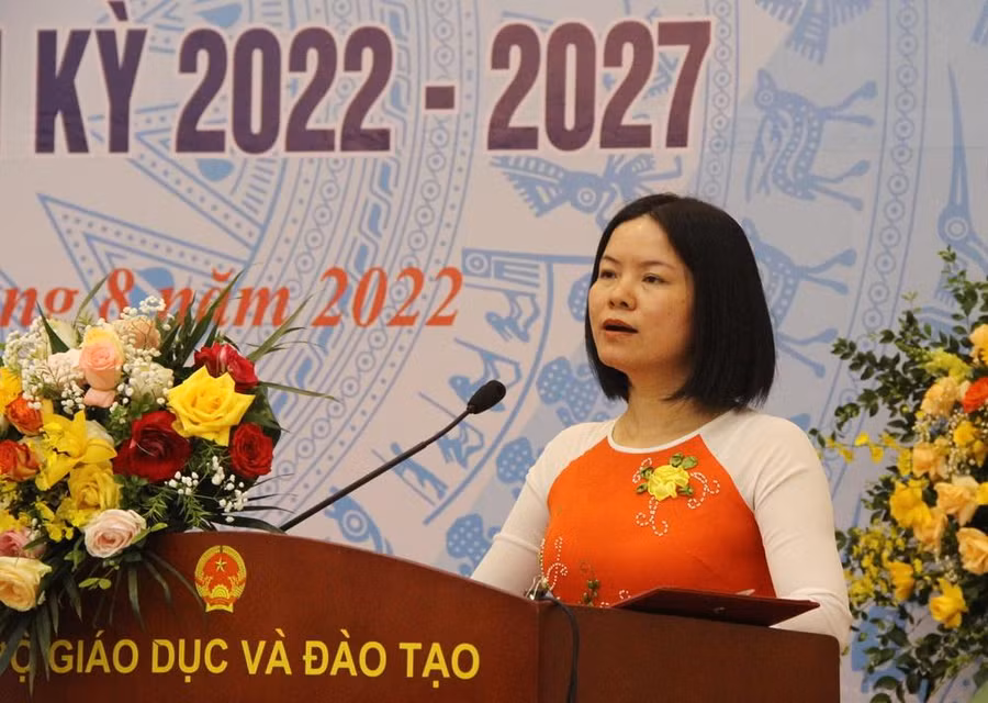 Đồng chí Vũ Thị Hạnh – Phó Bí thư thường trực Đảng uỷ Bộ GD&ĐT phát biểu tại Đại hội Đồng chí Vũ Thị Hạnh – Phó Bí thư thường trực Đảng uỷ Bộ GD&ĐT phát biểu tại Đại hội