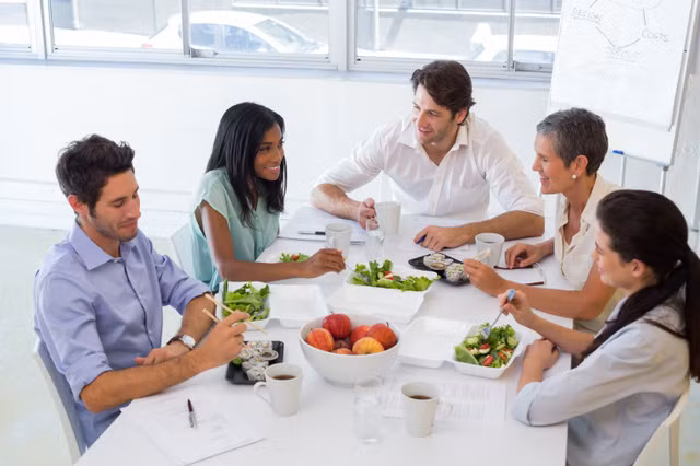 8 việc cần làm để có môi trường làm việc lành mạnh ảnh 2